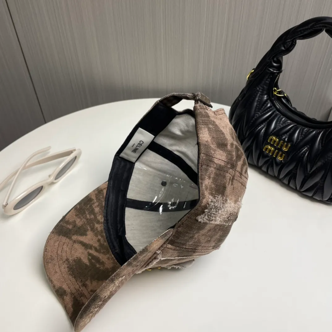 P76💛CELINE 25 Spring Washed Baseball Cap🧢 🔥New Baseball Cap🧢, a must-have when going out on the street, very easy to match, high quality, complete internal standards, get it now!