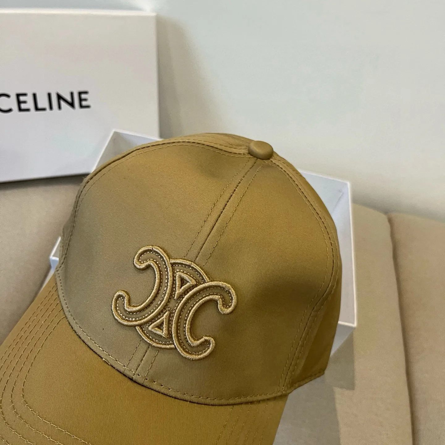 P60 [CELINE Celine] New classic casual and trendy baseball cap🧢Japanese and Korean style, looks great with any combination! A must-have when traveling