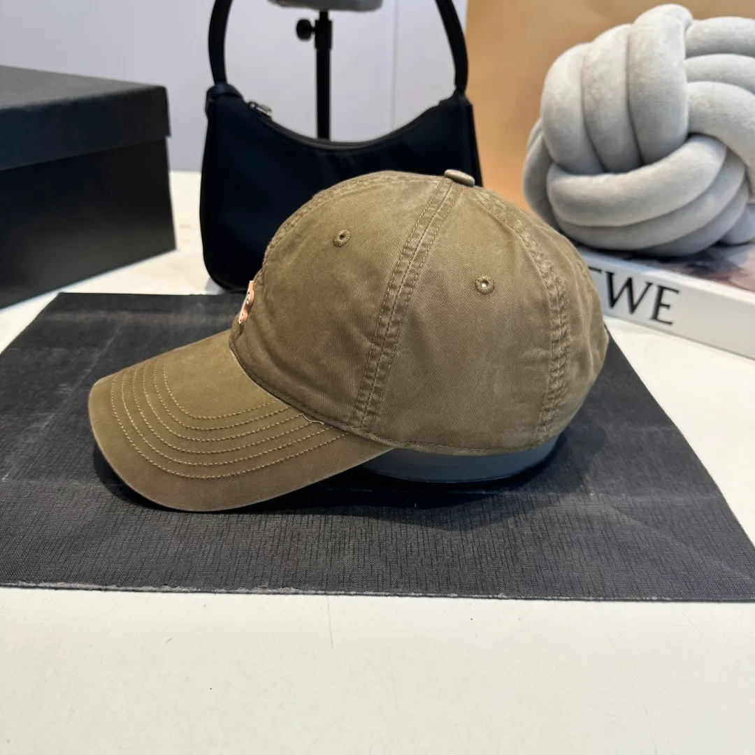 P60 CELINE's new classic casual and trendy baseball cap🧢Japanese and Korean style, looks great with any combination! A must-have when traveling