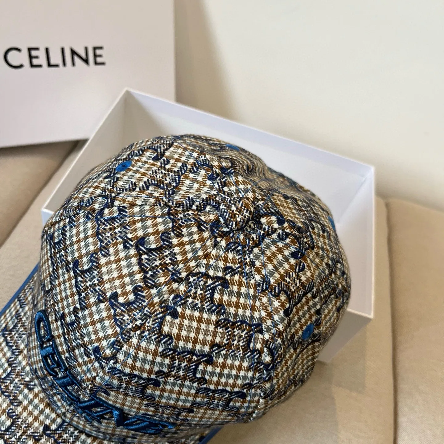 P70 [CELINE Celine] New classic casual and trendy baseball cap🧢Japanese and Korean style, looks great with any combination! A must-have when traveling