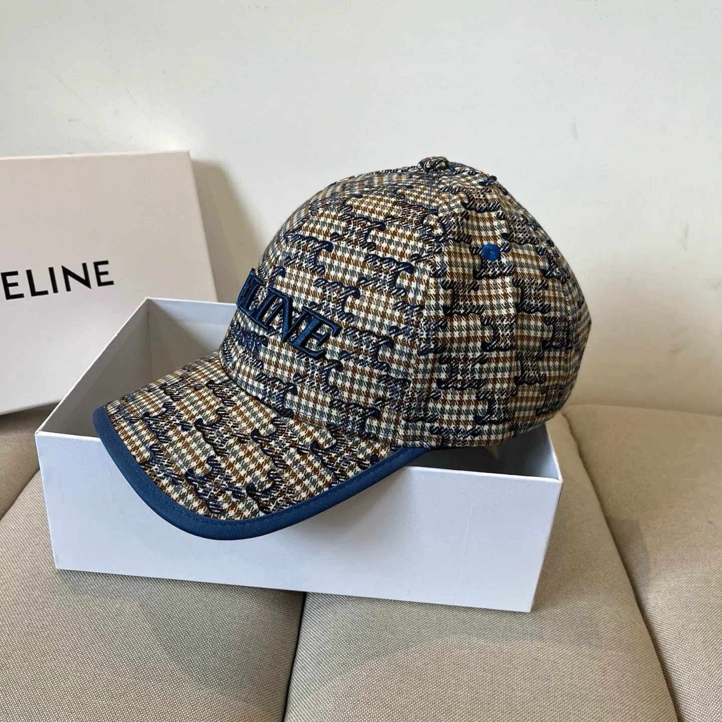 P70 [CELINE Celine] New classic casual and trendy baseball cap🧢Japanese and Korean style, looks great with any combination! A must-have when traveling