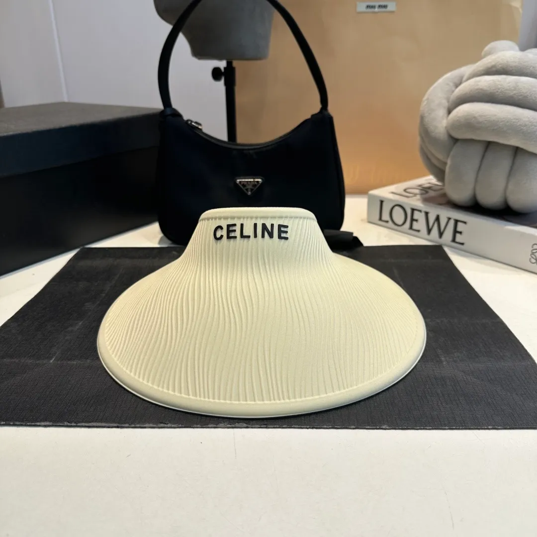 P60 CELINE Celine's new empty-top hat. Sun protection is a compulsory course for girls in this life. This large brim hat is invincible in sun protection. It can be worn all day without any trace or cumbersome feeling.