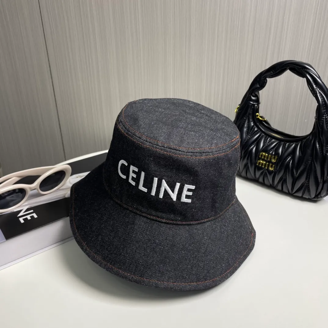 P70 comes with dust bag, Celine new washed denim embroidered fisherman hat, the best quality, casual and elegant, simple and fashionable, you can compare it yourself