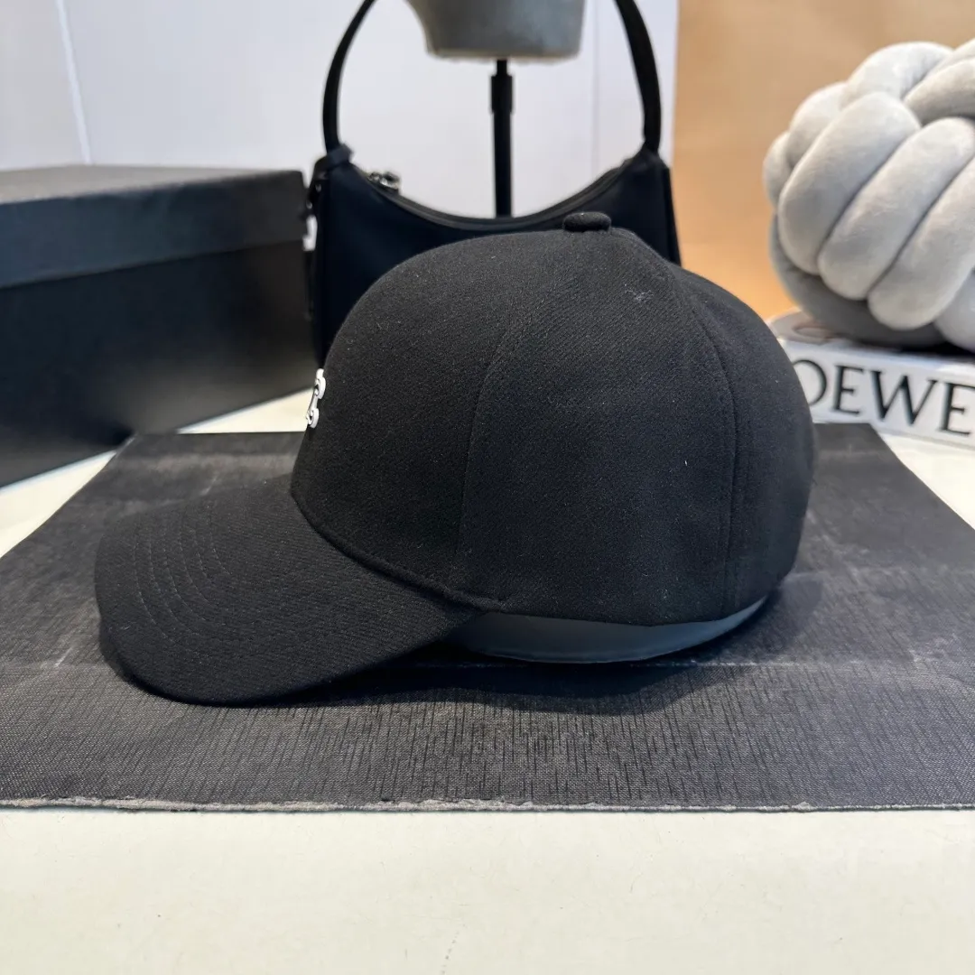P60 CELINE new autumn and winter classic casual and trendy baseball cap🧢Japanese and Korean style, looks great with any combination! A must-have when traveling