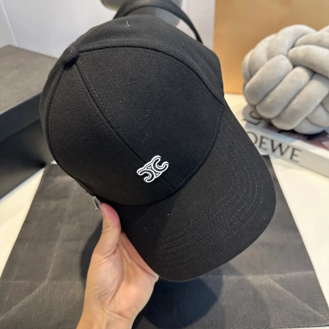 P60 CELINE new autumn and winter classic casual and trendy baseball cap🧢Japanese and Korean style, looks great with any combination! A must-have when traveling