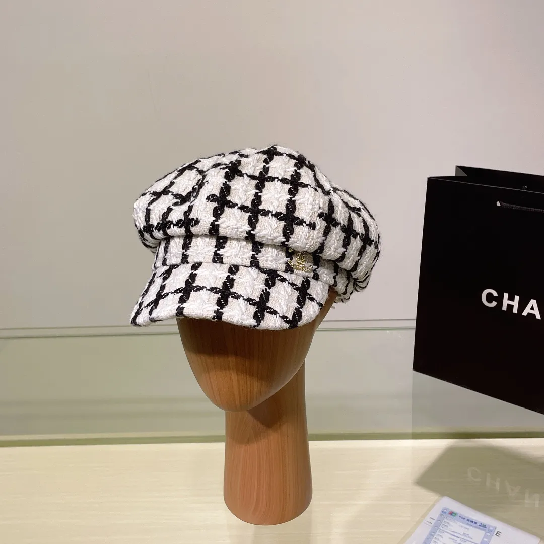 P70 CHANEL Chanel high-quality wool tweed octagonal hat, beret! One of the essential hat styles every year, a super fashionable and versatile item! The latest fabrics for autumn and winter, classic and fashionable! Head circumference:57cm