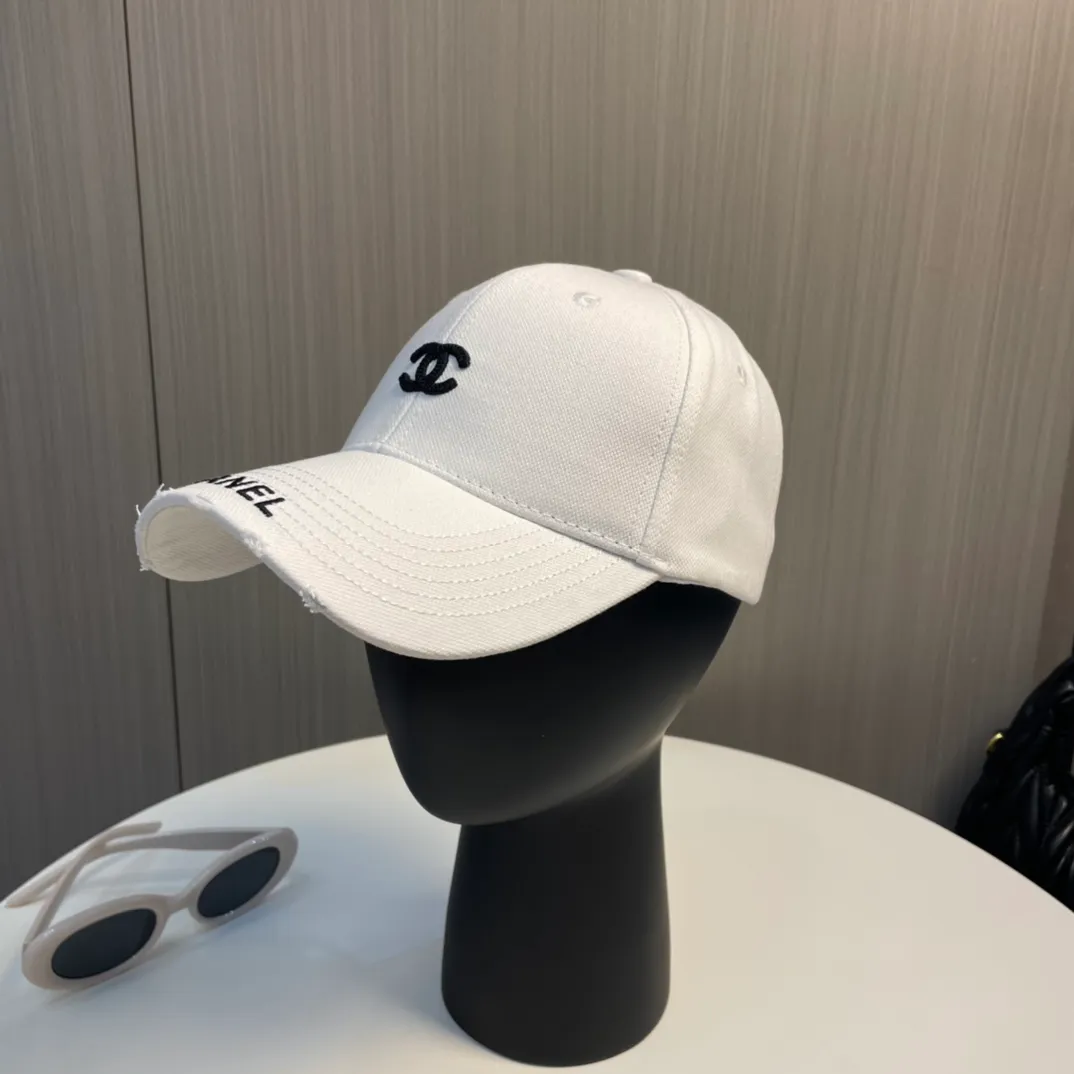 P50 CHANEL [Chanel] New simple embroidered logo baseball cap, new model shipped, big brand style is super easy to match, hurry up and get it!