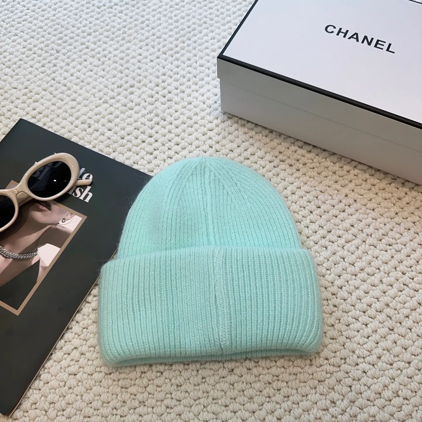 P60 comes with dust bag 🌺 [CHANEL] New rabbit fur knitted hat, Xiaohongshu, the main recommendation of major Internet celebrities! Thicker and warmer, fashionable and popular🌸First-class texture, the best brand for keeping warm in autumn and winter, order now, limited quantity available