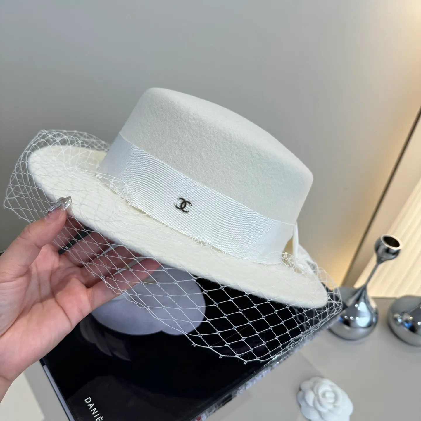 💰220¥ White Chanel wool flat top, mesh hat, 100% wool 🦙Fabric% Head circumference 57cm