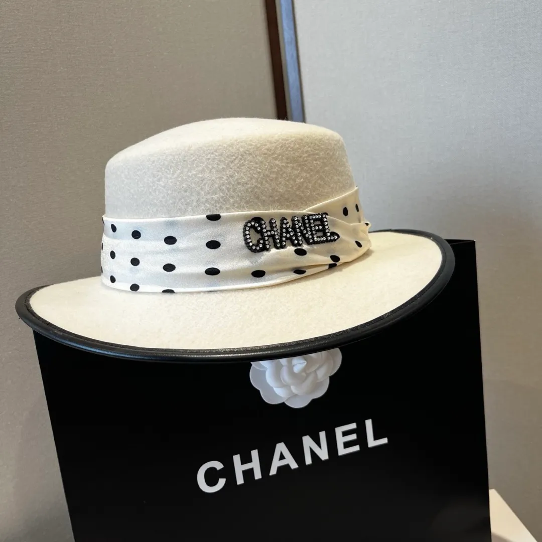 💰190¥ White Chanel new wool top hat, flat top hat, 100% wool fabric 🦙%, head circumference 57cm