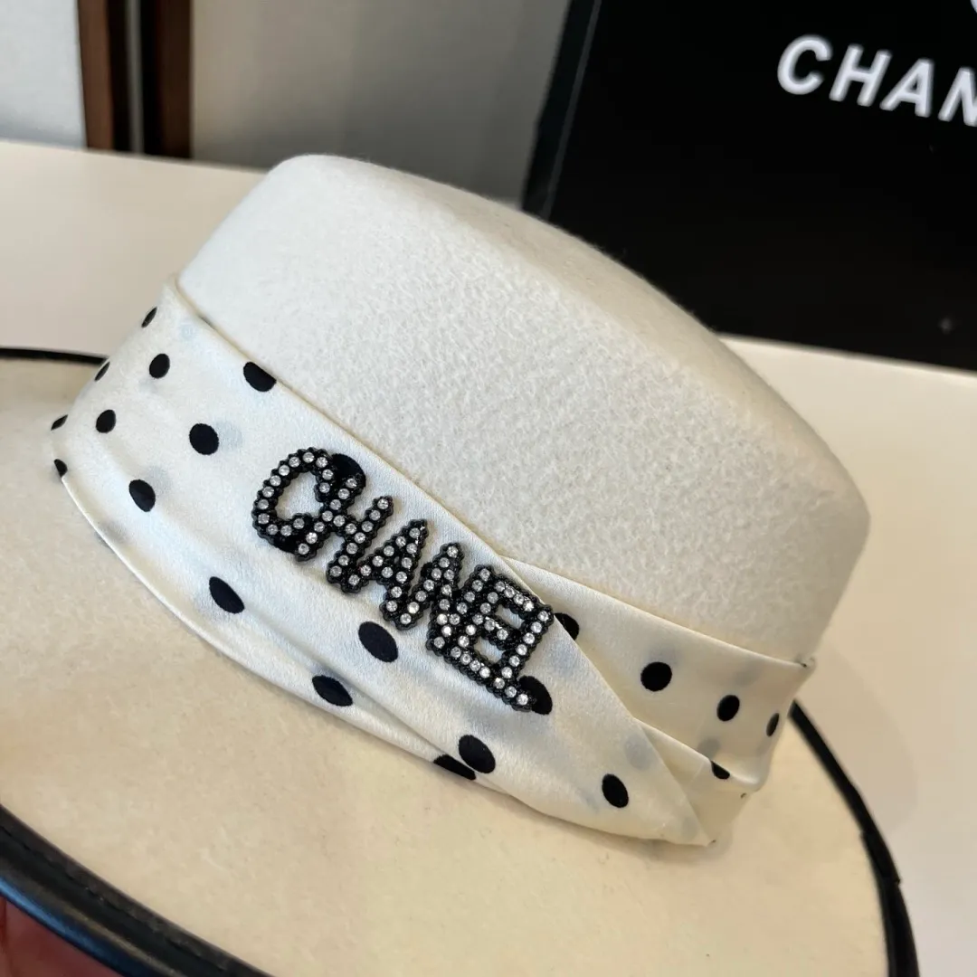 💰190¥ White Chanel new wool top hat, flat top hat, 100% wool fabric 🦙%, head circumference 57cm