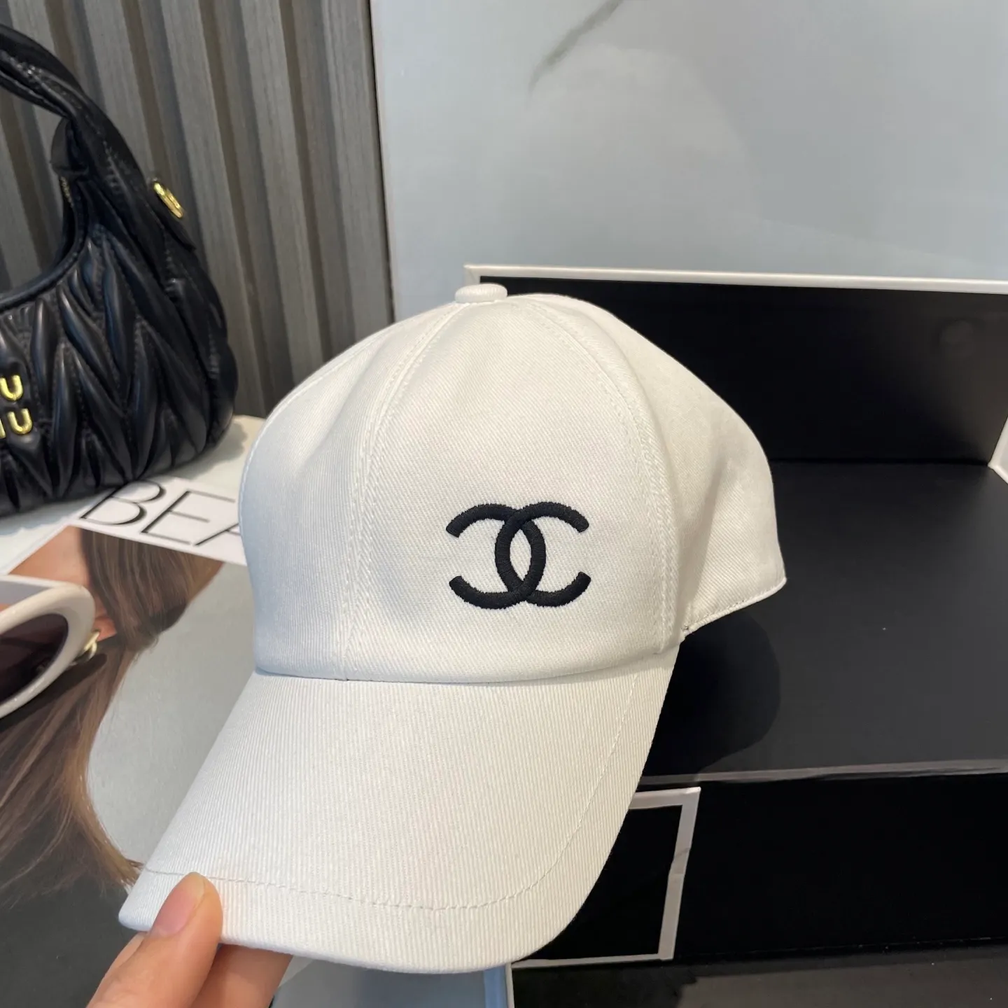 P90 Chanel (Chanel) counter new double-sided embroidered baseball cap🧢1:1 mold customization, three-dimensional embroidery, exquisite and flawless! 100% pure cotton fabric, original factory quality, exclusive physical photography.
