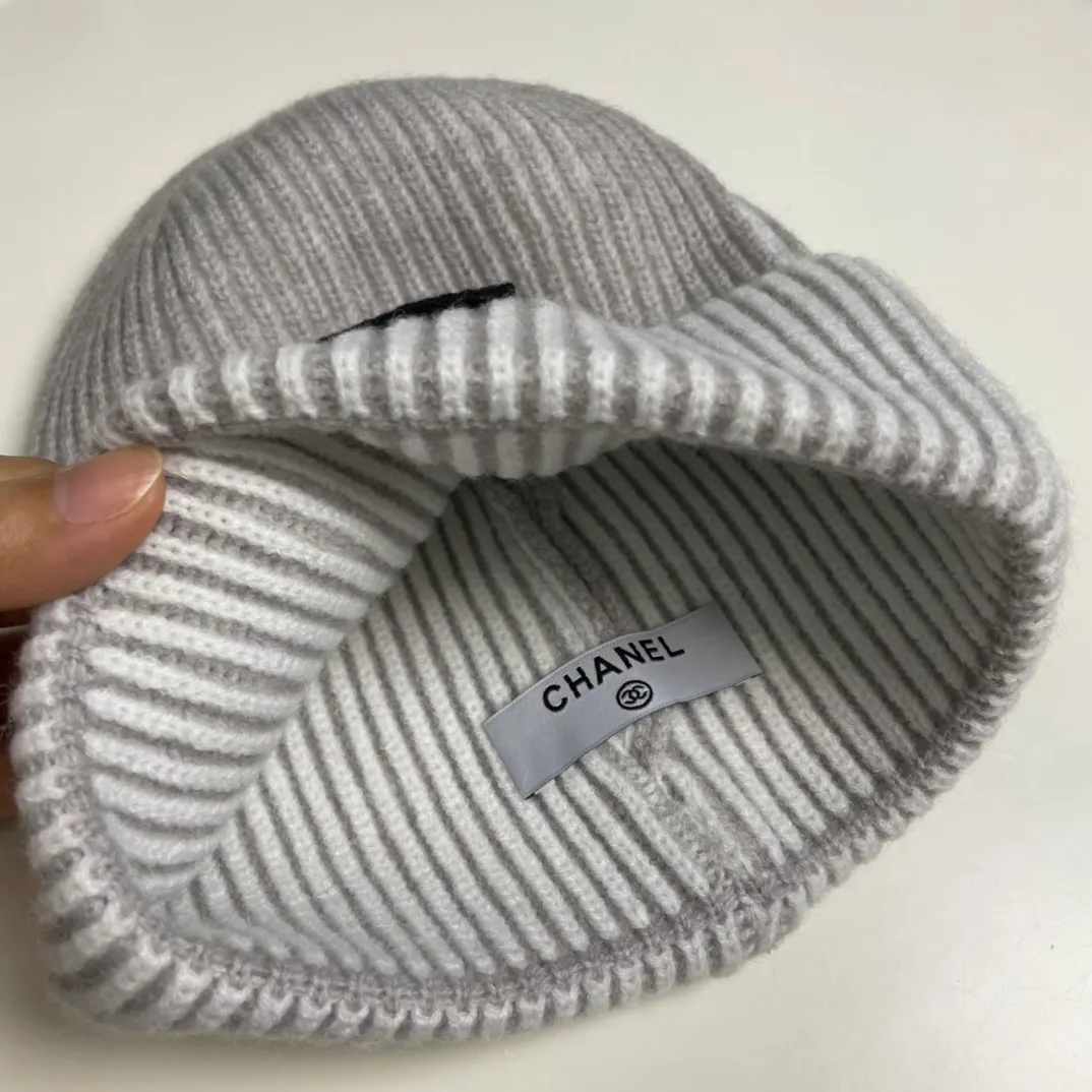 P56 comes with dust bag 🌺 [CHANEL] New knitted hat, Xiaohongshu, the main recommendation of major Internet celebrities! Thicker and warmer, fashionable and popular🌸First-class texture, the best brand for keeping warm in autumn and winter, order now, limited quantity available
