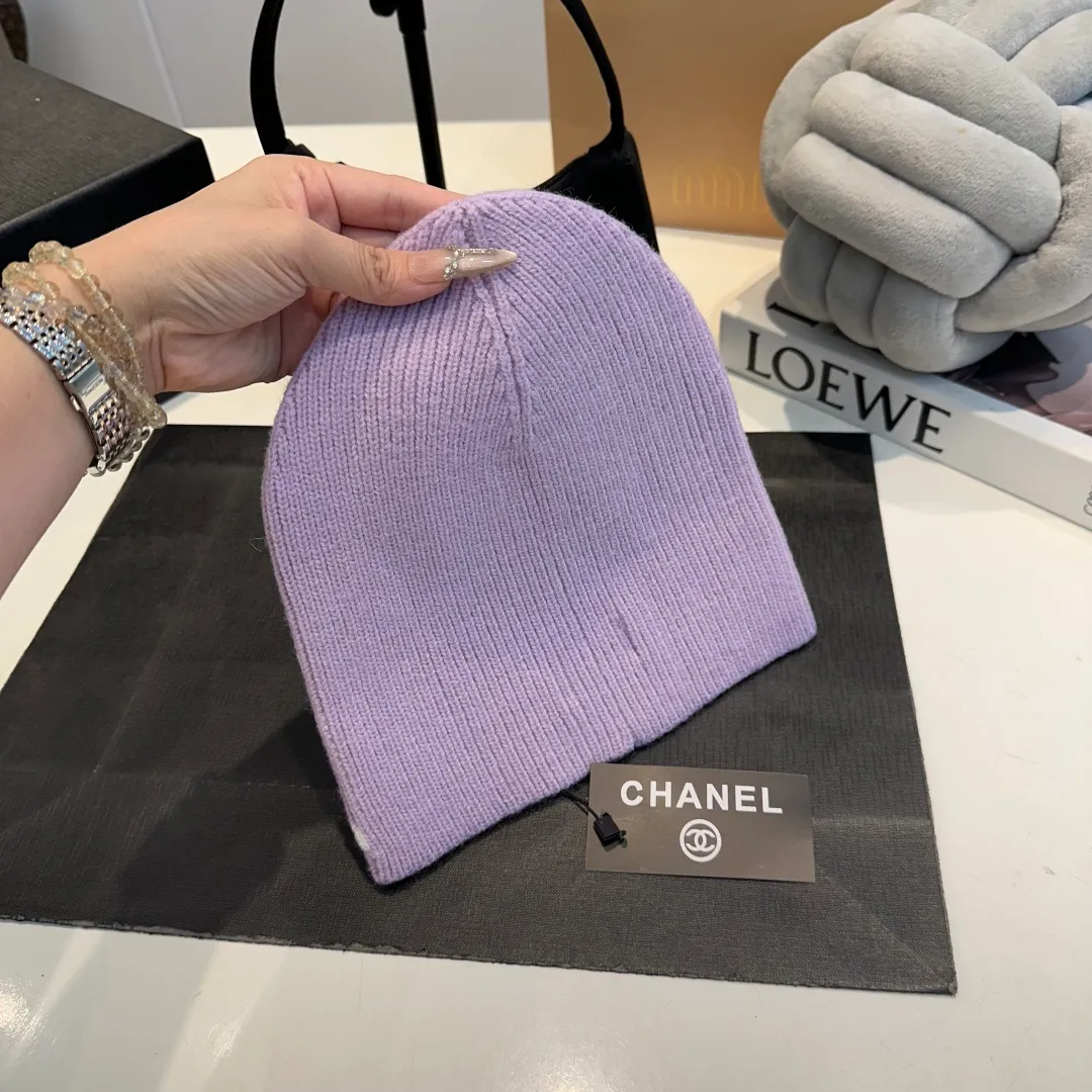 P70 2025 Official Chanel Chanel Autumn and Winter Beanie Recommended by Internet Celebrity Fashion Bloggers, Xiaohongshu Popular Style, Knitted Beanie with Super Soft and Comfortable Feel, Excellent Elasticity!