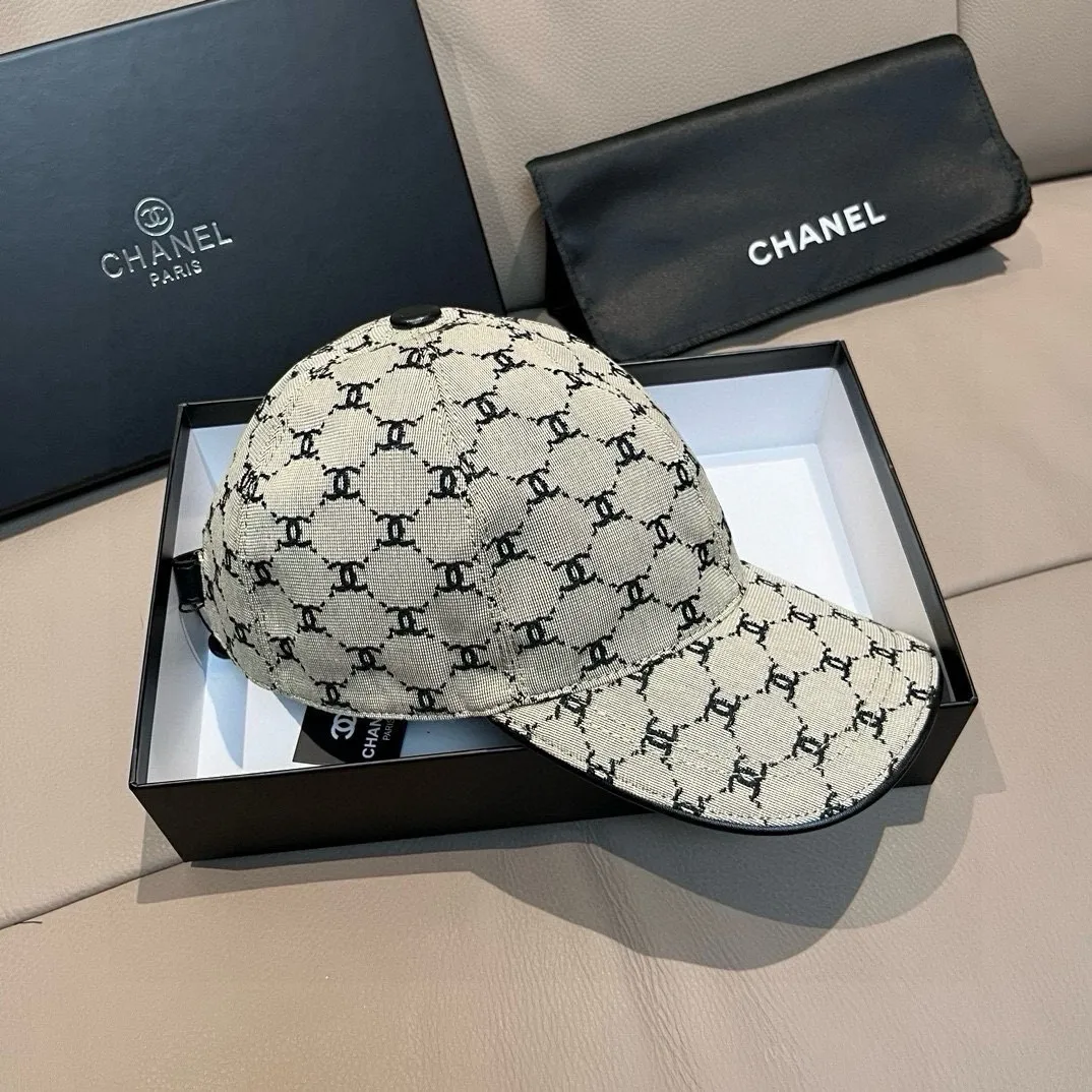 p90 new model shipped!   , Chanel (Chanel) new original baseball cap, small double C jacquard, 1:1 mold opening and customization at the counter, original canvas fabric + first layer of cowhide, light and breathable! The quality is great, the basic head circumference is 56cm, and the patch is adjustable.