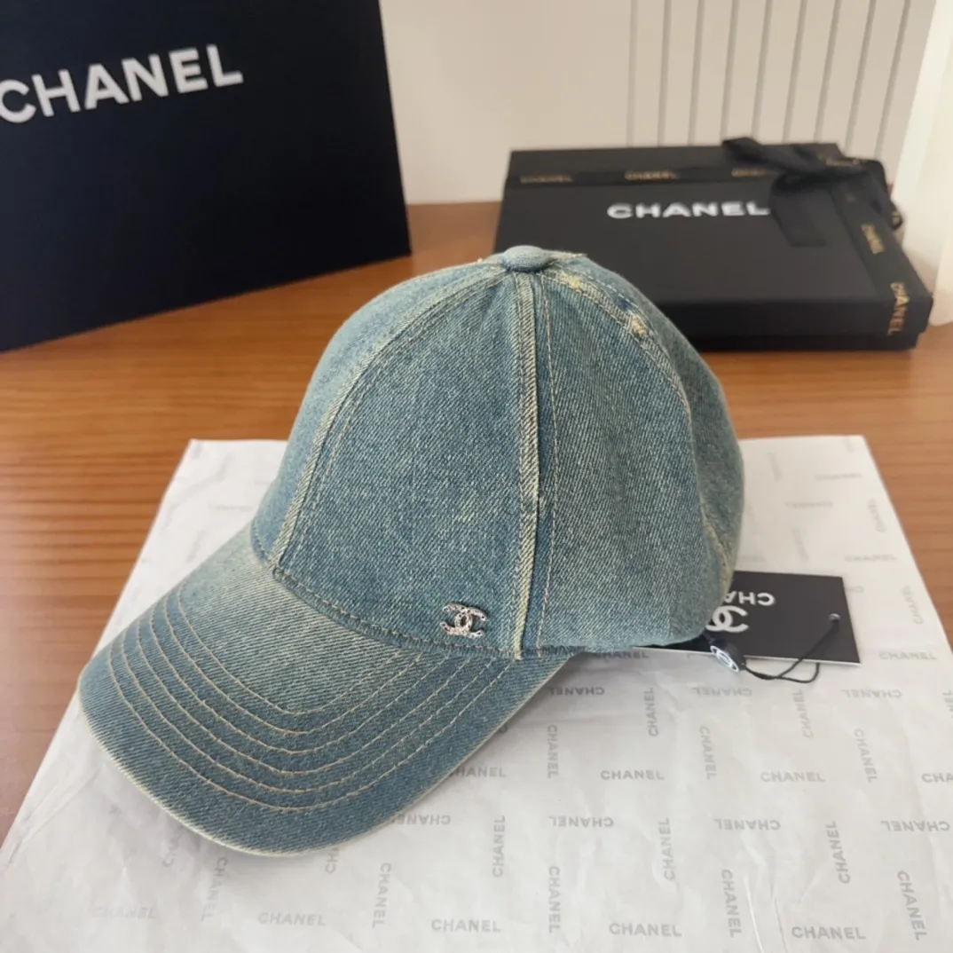 💰60 CHANEL Chanel new model🆕denim blue retro style bucket hat🔸 Take it out for holiday travel and it will be beautiful❕Middle-aged style. This kind of hat is not easy to match 😬 Ready stock