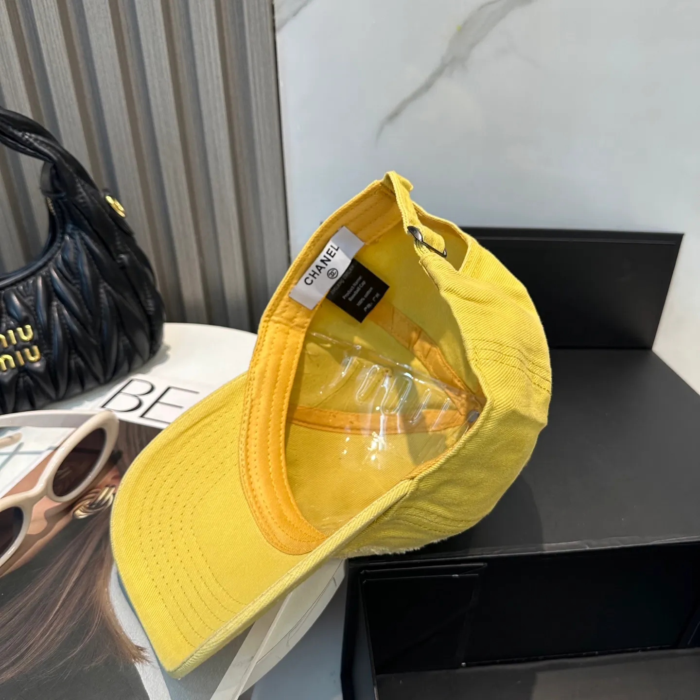 P60 Chanel's new simple baseball cap in dopamine color, a hot color at the moment - full of street style! Trendy and versatile, Xiaohongshu grows grass, poison, get your boyfriend, and cool together