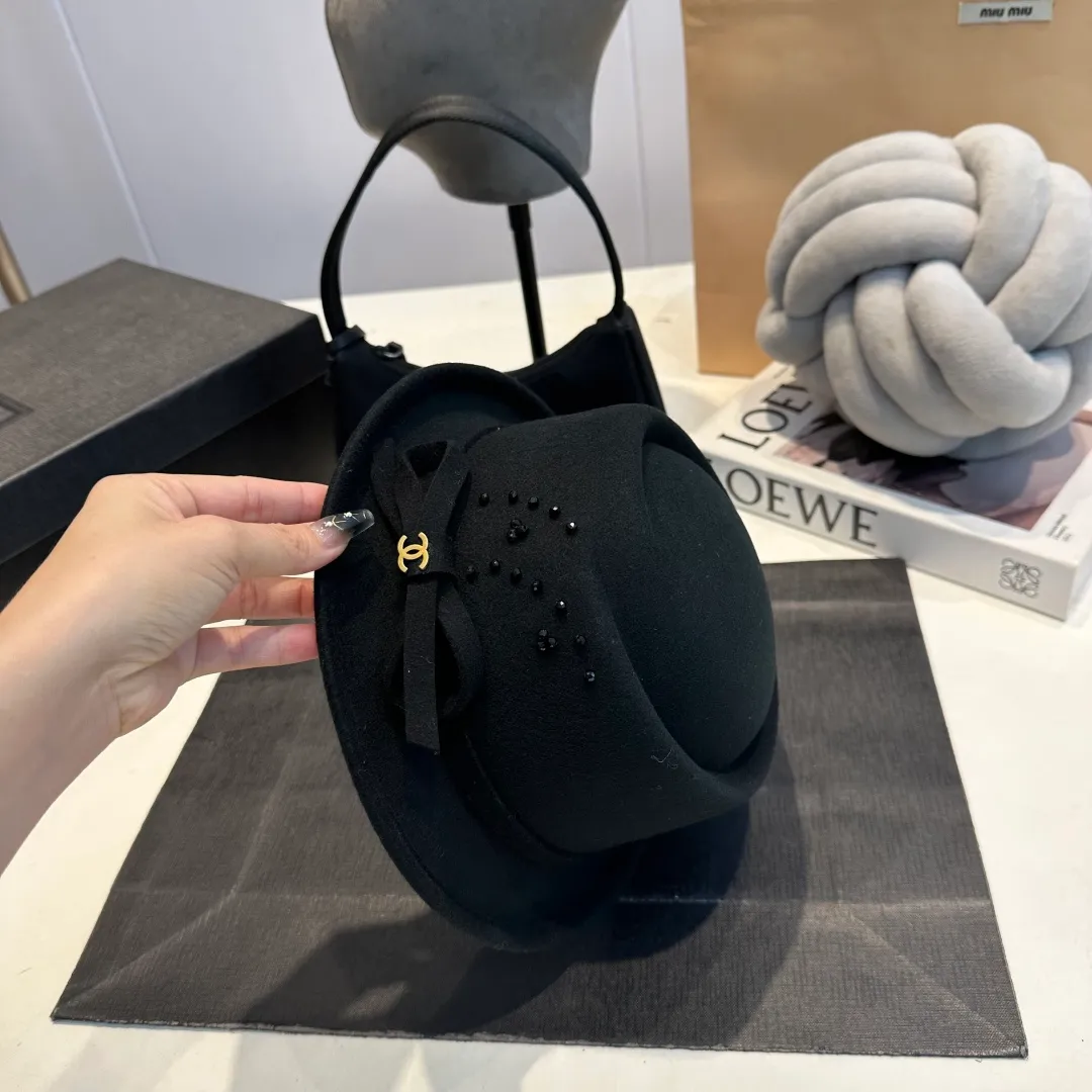 P170 Cha.nel Chanel's new classic lady style flat top hat, head circumference 57cm