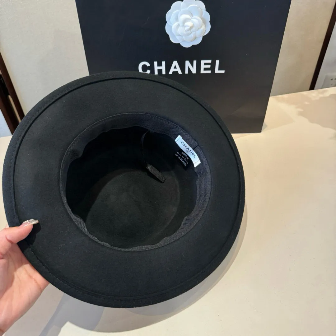 💰180¥ Chanel new wool top hat, flat top hat, 100% wool fabric 🦙%, head circumference 57cm
