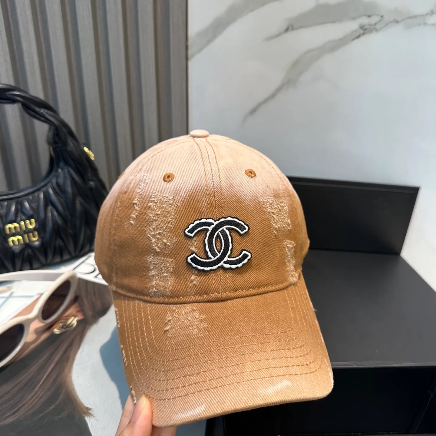 P66 Chanel's new simple baseball cap in dopamine color, a hot color at the moment - full of street style! Trendy and versatile, Xiaohongshu grows grass, poison, get your boyfriend, and cool together