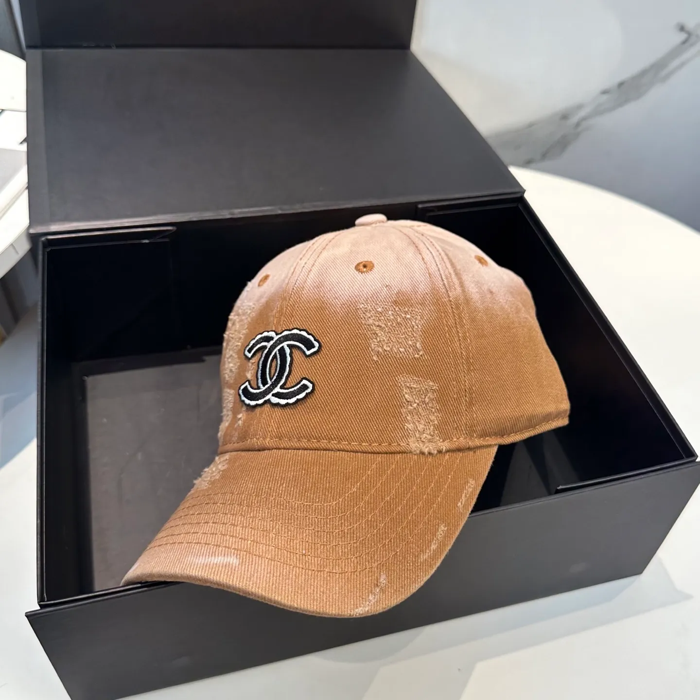 P66 Chanel's new simple baseball cap in dopamine color, a hot color at the moment - full of street style! Trendy and versatile, Xiaohongshu grows grass, poison, get your boyfriend, and cool together