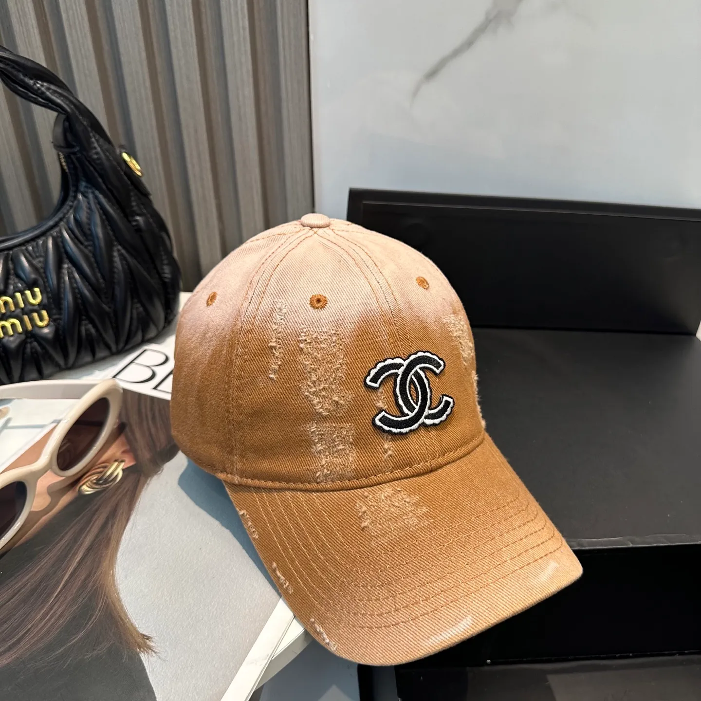 P66 Chanel's new simple baseball cap in dopamine color, a hot color at the moment - full of street style! Trendy and versatile, Xiaohongshu grows grass, poison, get your boyfriend, and cool together
