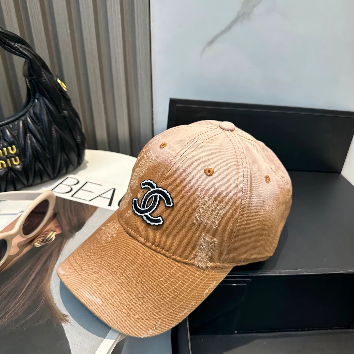 P66 Chanel's new simple baseball cap in dopamine color, a hot color at the moment - full of street style! Trendy and versatile, Xiaohongshu grows grass, poison, get your boyfriend, and cool together