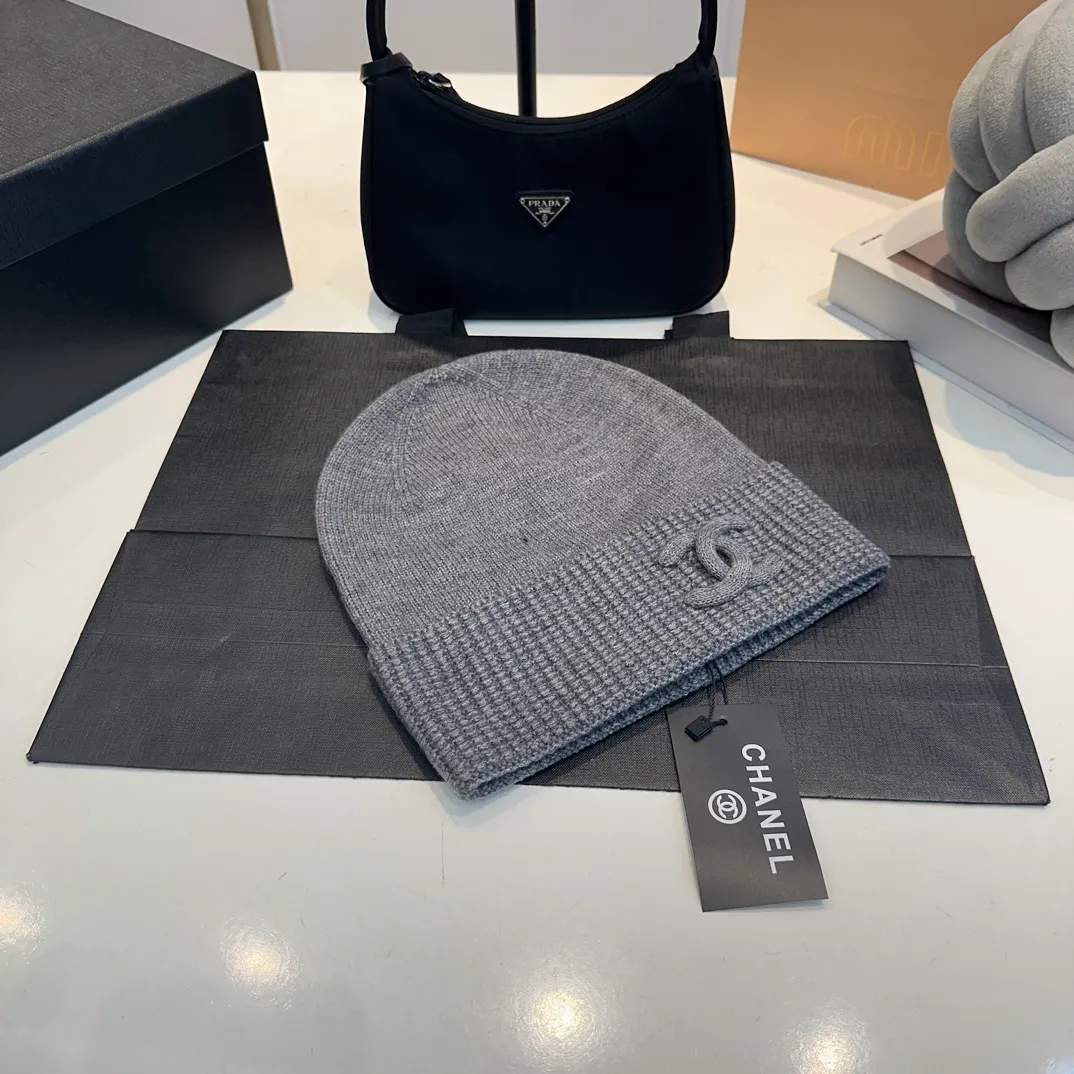 P60 Chanel official website quality Chanel autumn and winter woolen hat recommended by Internet celebrity fashion bloggers, Xiaohongshu hot style, super soft and comfortable knitted woolen hat with excellent elasticity!