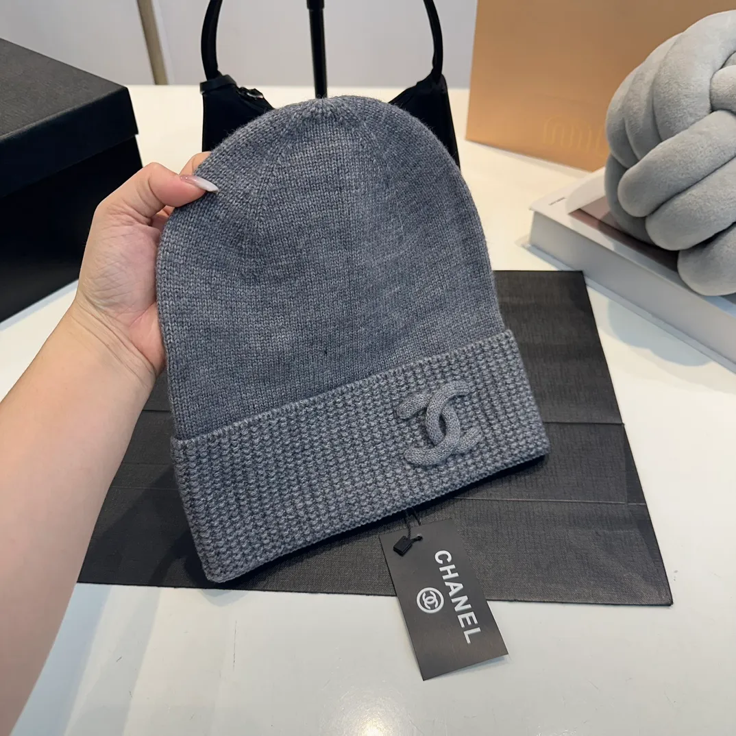P60 Chanel official website quality Chanel autumn and winter woolen hat recommended by Internet celebrity fashion bloggers, Xiaohongshu hot style, super soft and comfortable knitted woolen hat with excellent elasticity!