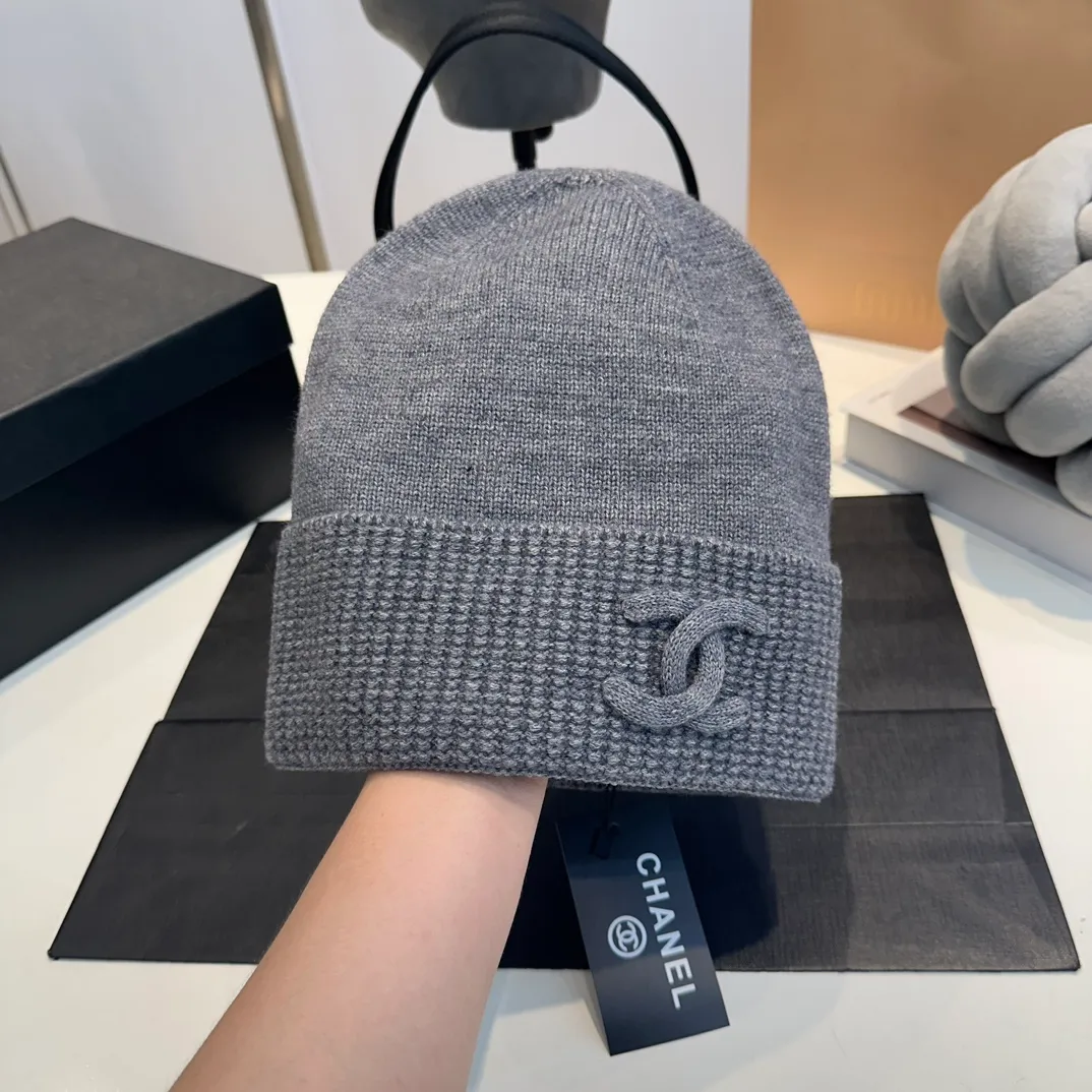 P60 Chanel official website quality Chanel autumn and winter woolen hat recommended by Internet celebrity fashion bloggers, Xiaohongshu hot style, super soft and comfortable knitted woolen hat with excellent elasticity!