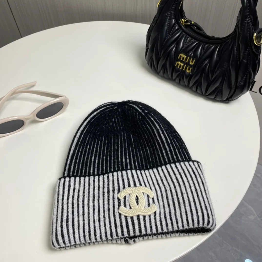 P56 comes with dust bag 🌺 [CHANEL] New knitted hat, Xiaohongshu, the main recommendation of major Internet celebrities! Thicker and warmer, fashionable and popular🌸First-class texture, the best brand for keeping warm in autumn and winter, order now, limited quantity available