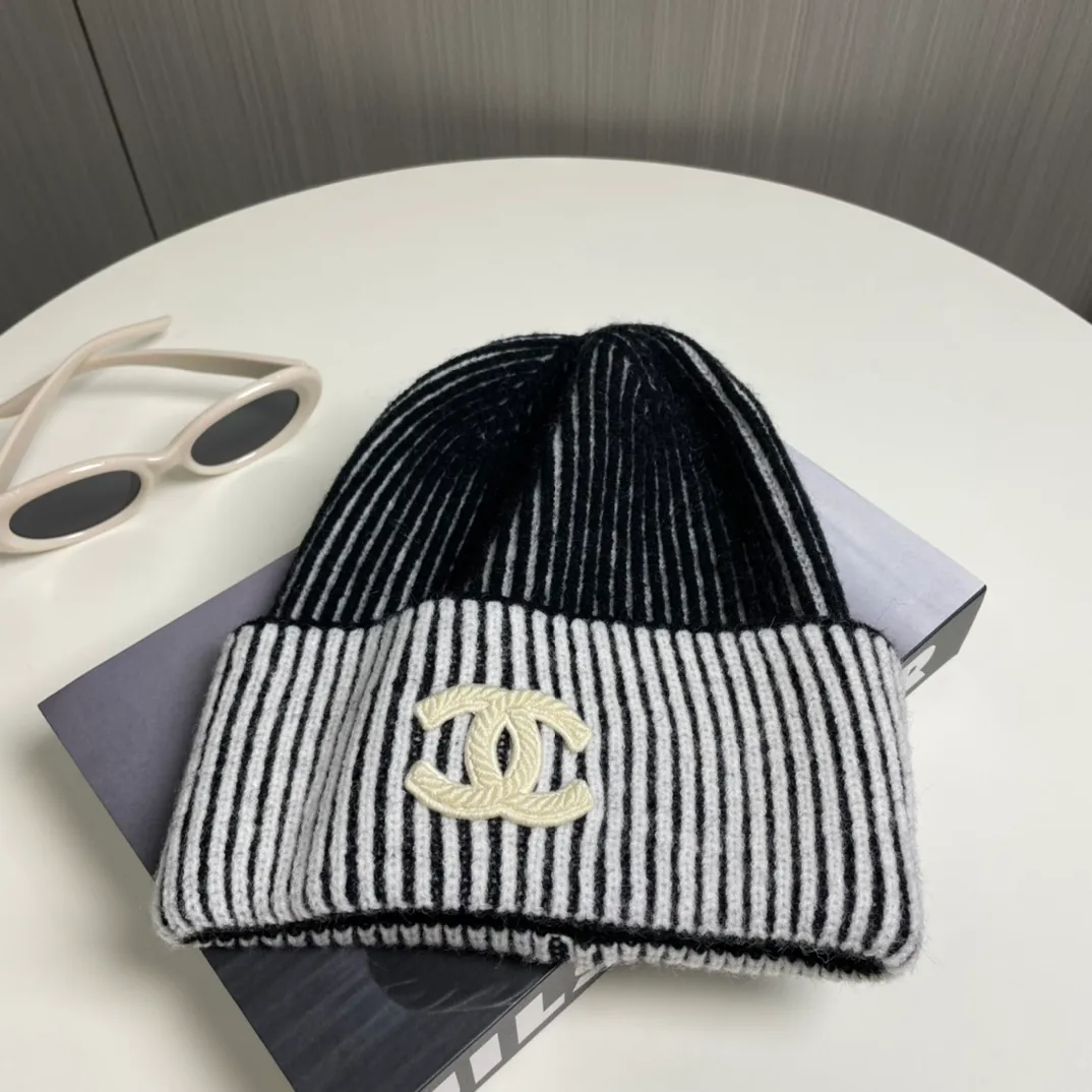 P56 comes with dust bag 🌺 [CHANEL] New knitted hat, Xiaohongshu, the main recommendation of major Internet celebrities! Thicker and warmer, fashionable and popular🌸First-class texture, the best brand for keeping warm in autumn and winter, order now, limited quantity available