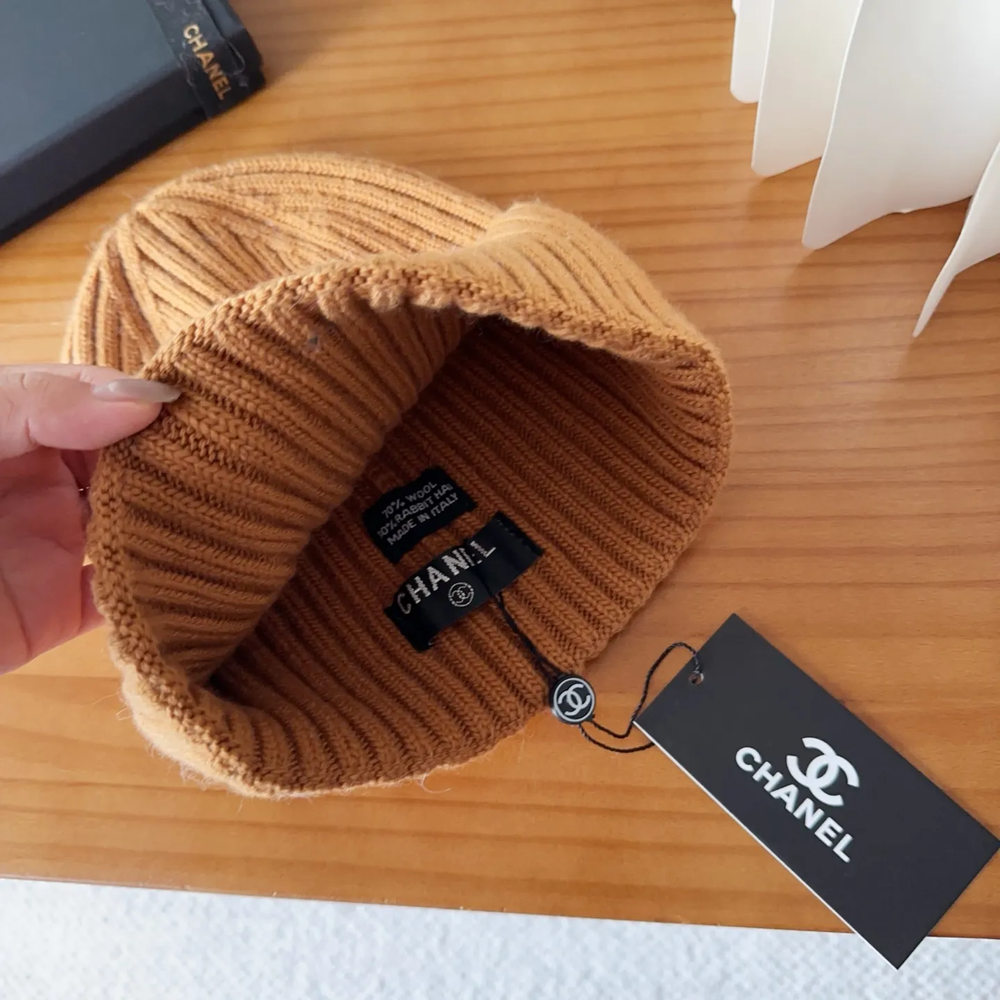 💰90 Chanel official website releases CHANEL small and popular knitted hat! Xiaohongshu’s new product is released, it’s so 🉑️, high-elastic fabric, classic colors, same style for men and women.