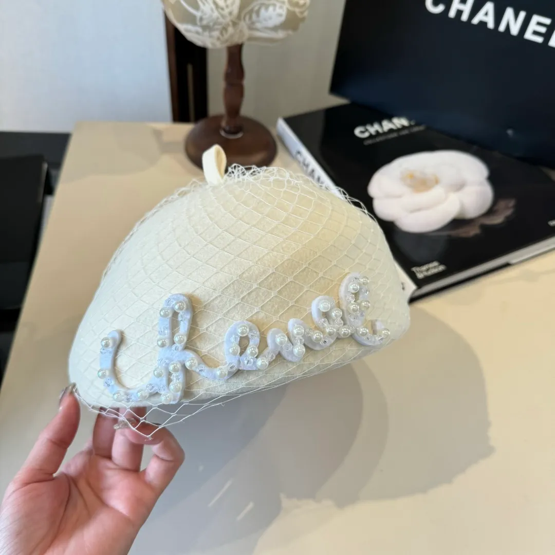 💰190¥ White Chanel beret, customized with small fragrance style high-end fabrics, head circumference 57cm