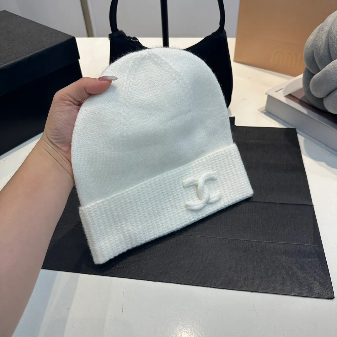 P60 Chanel official website quality Chanel autumn and winter woolen hat recommended by Internet celebrity fashion bloggers, Xiaohongshu hot style, super soft and comfortable knitted woolen hat with excellent elasticity!