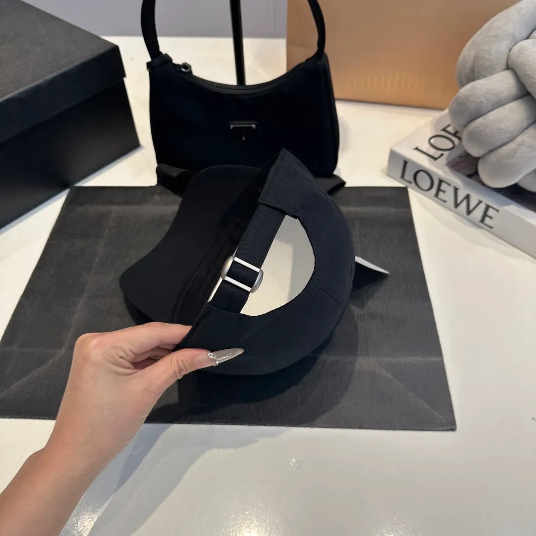 P56 CHANEL new high-end diamond hard-top baseball cap, Xiaoxiang logo is classic and simple, fashionable and casual design new product