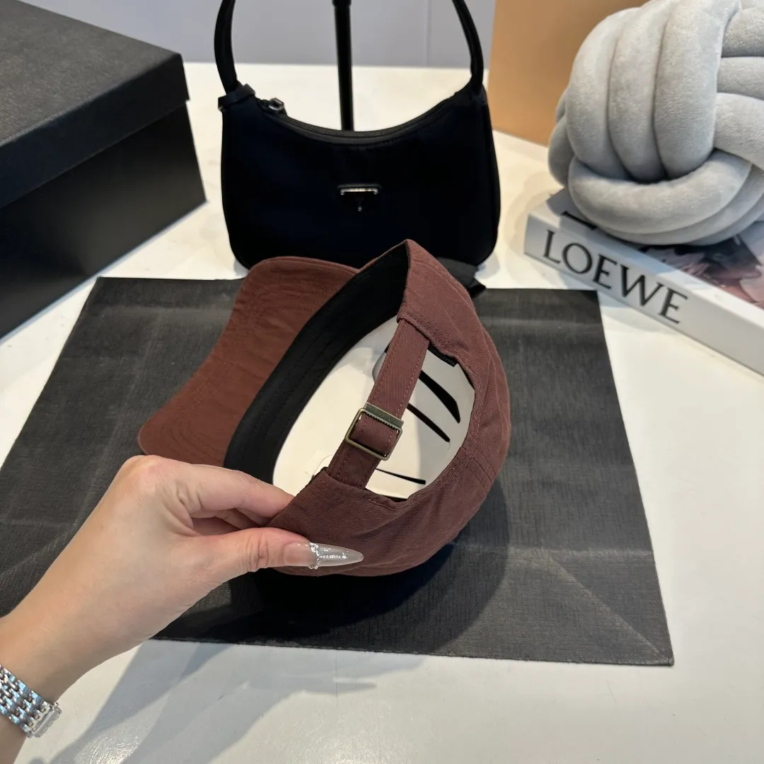 P60 Chanel Chanel 25 spring and summer new hole baseball cap, personalized broken corner brim design is full of sense