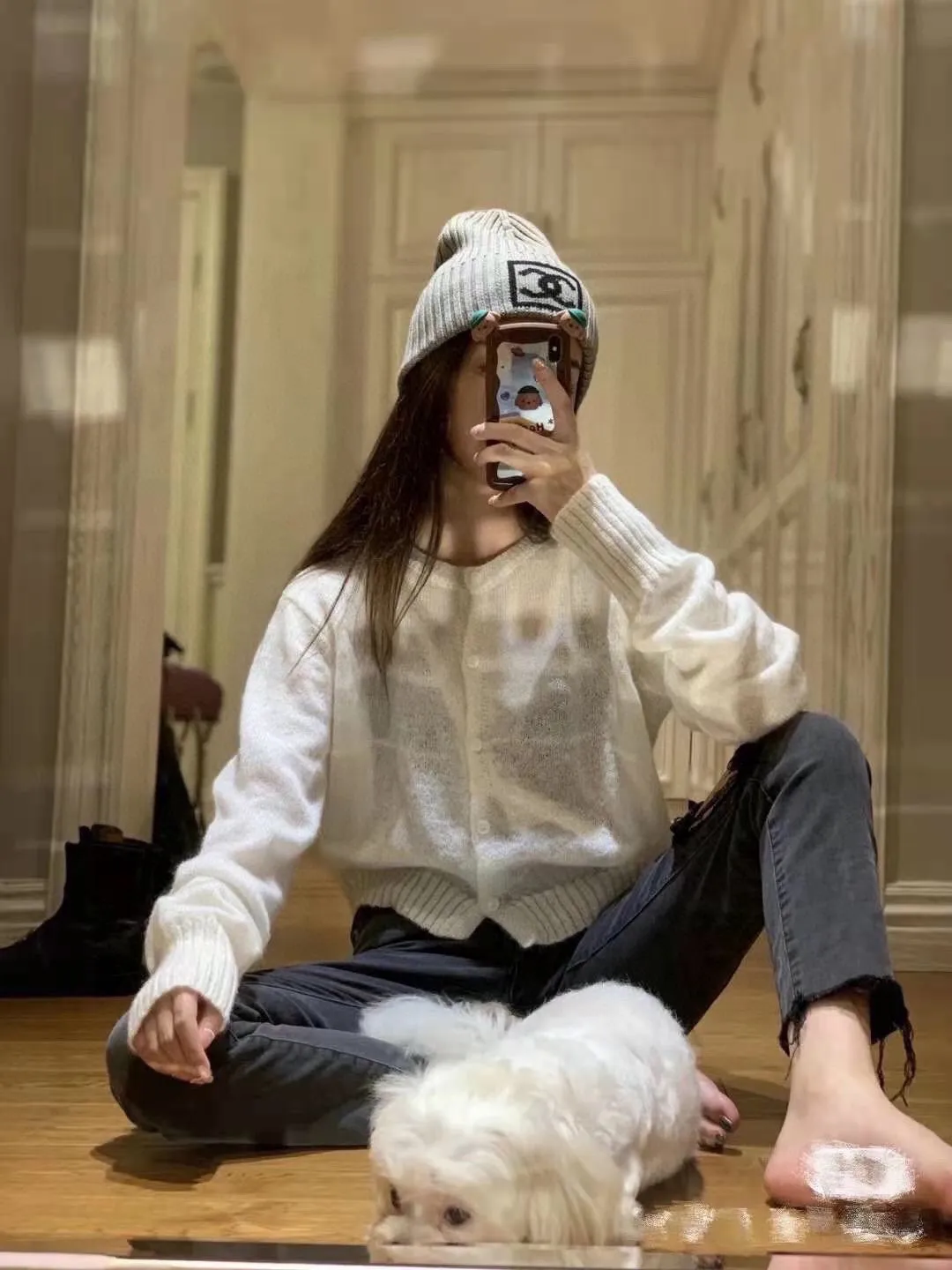 P44 comes with dust bag. CHANEL🎩cashmere wool quality knitted hat, fashionable, good quality, high-end, super soft! Super hot💖The texture is great and it’s great to match when out on the street! Fashion trends! A must-have item for autumn and winter, get it now!