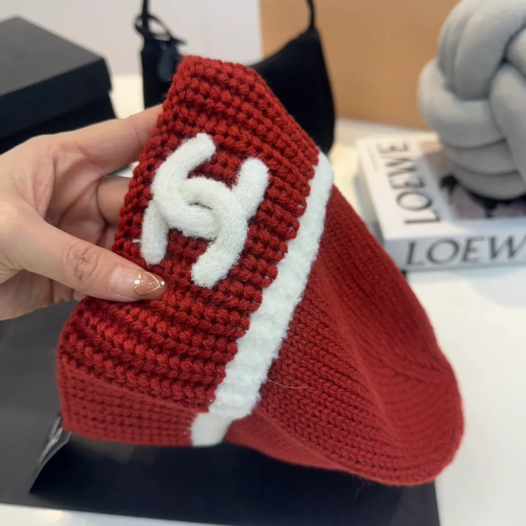 P70 official website quality Chanel 23K autumn and winter wool hat recommended by Internet celebrity fashion bloggers, a popular style in Xiaohongshu, a knitted hat with a super soft and comfortable feel, and excellent elasticity