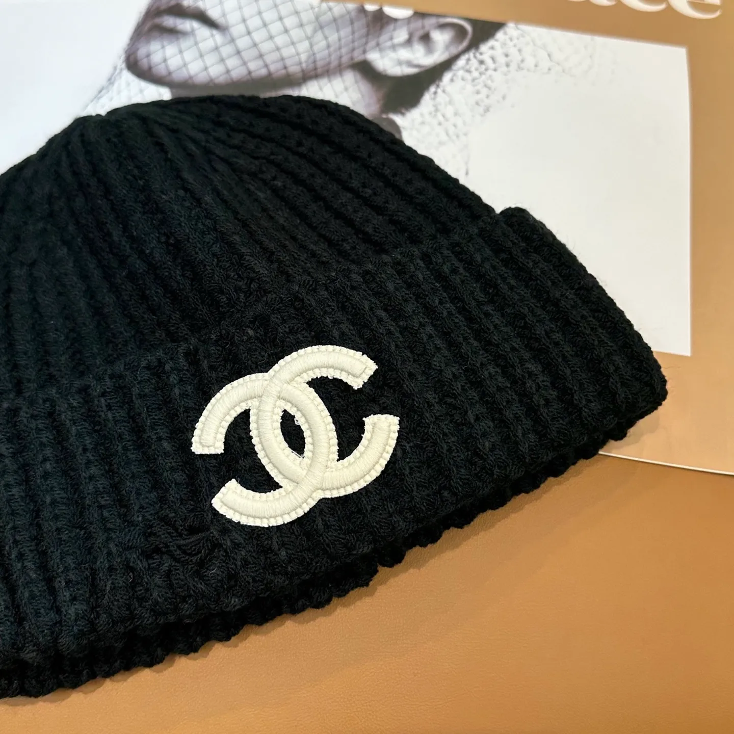 P60 comes with dust bag 🌺 [CHANEL] New knitted hat, Xiaohongshu, the main recommendation of major Internet celebrities! Thicker and warmer, fashionable and popular🌸First-class texture, the best brand for keeping warm in autumn and winter, order now, limited quantity available