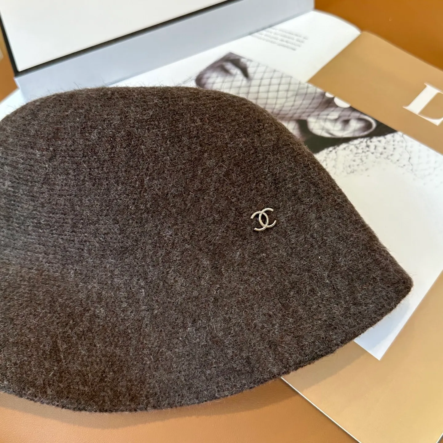 P66💛 Comes with dust bag [CHA Chanel] 2025 autumn and winter new style small fragrance cashmere bucket hat, 🔆Versatile everyday style ~ a must-have for going out on the street