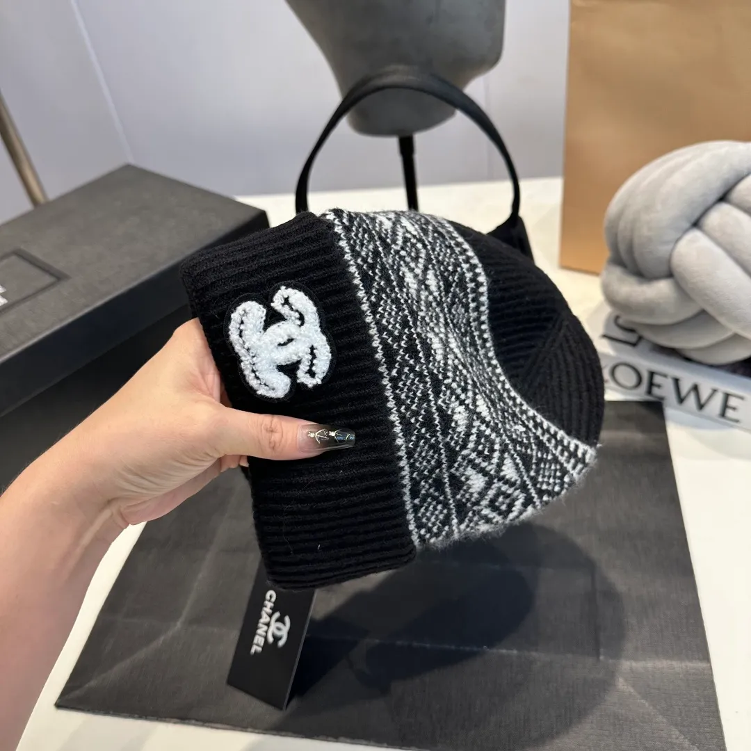 P60 Chanel knitted beanie