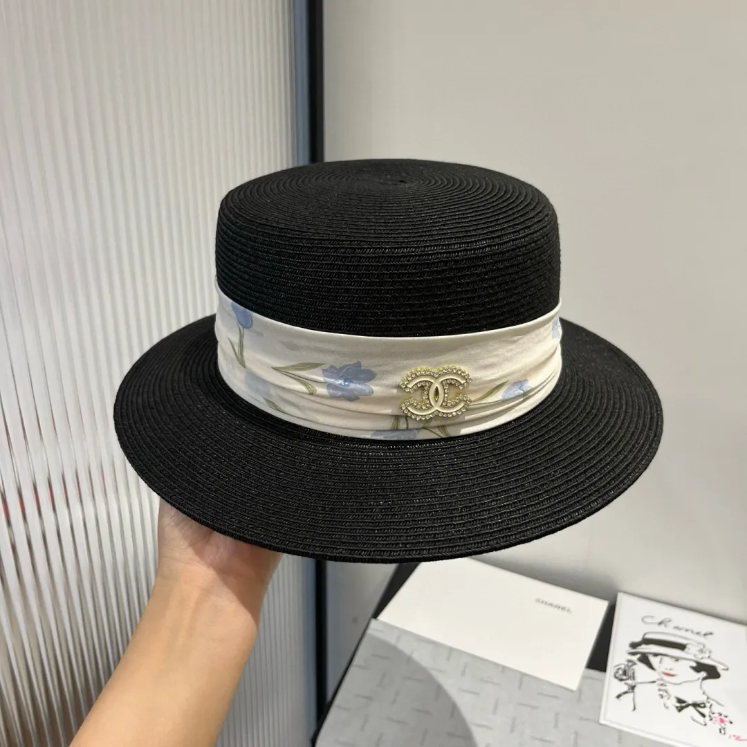 💰140¥ Chanel flat top hat, head circumference 57cm