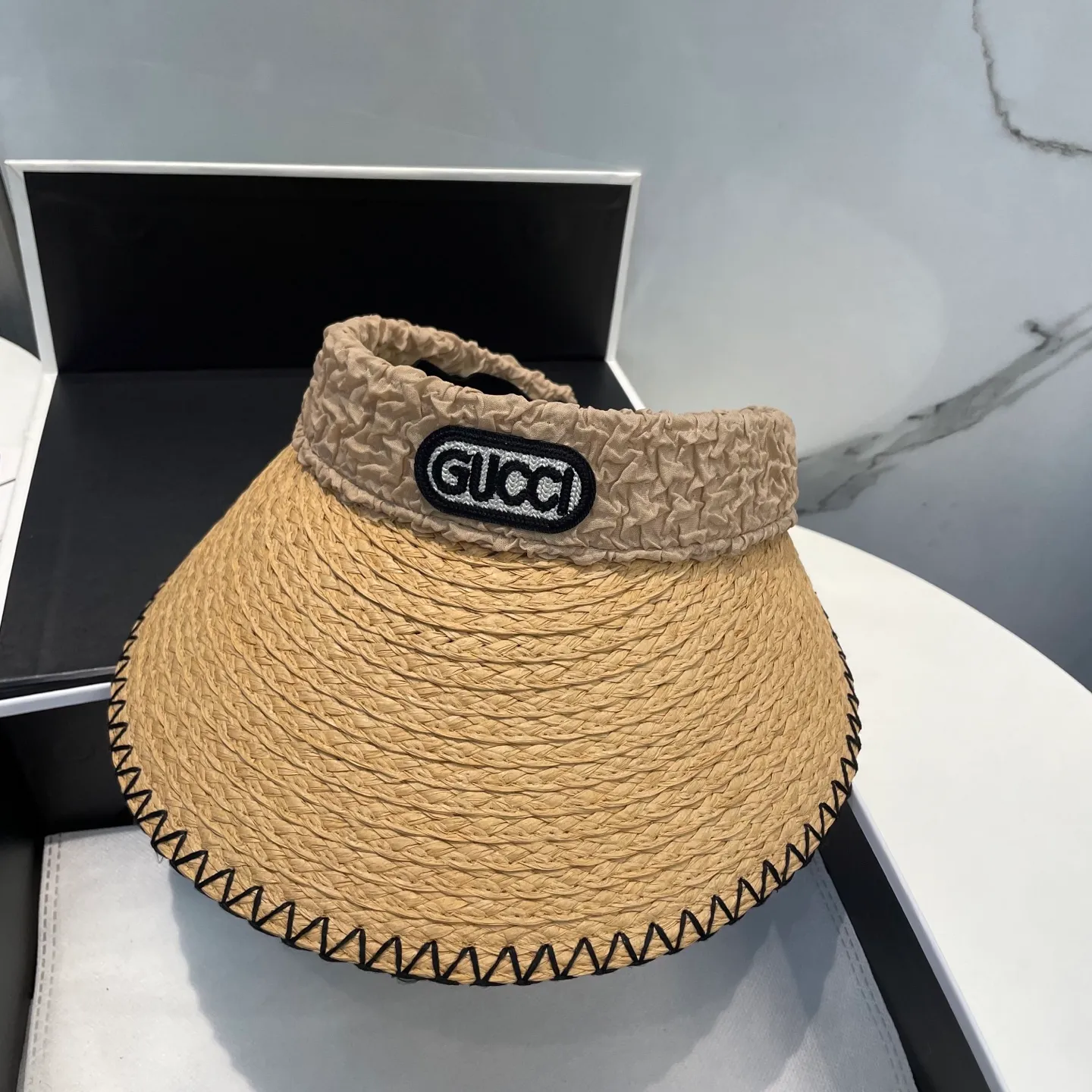 P70 Chanel's new hollow top hat, sweet style 💙Because the hat is hollow, you won't feel stuffy in summer and it doesn't pick up your hairstyle and face shape! The sun protection effect is no less than that of a professional sun protection cloth hat. Just buy the western style one🙄