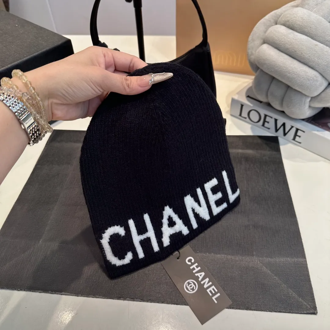 P70 2025 Official Chanel Chanel Autumn and Winter Beanie Recommended by Internet Celebrity Fashion Bloggers, Xiaohongshu Popular Style, Knitted Beanie with Super Soft and Comfortable Feel, Excellent Elasticity!
