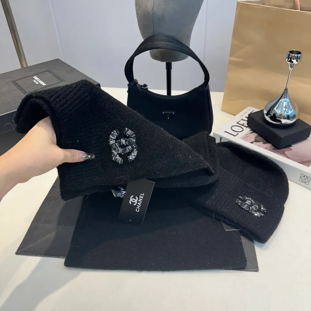 P220 Chanel Chanel knitted cashmere scarf hat set official model