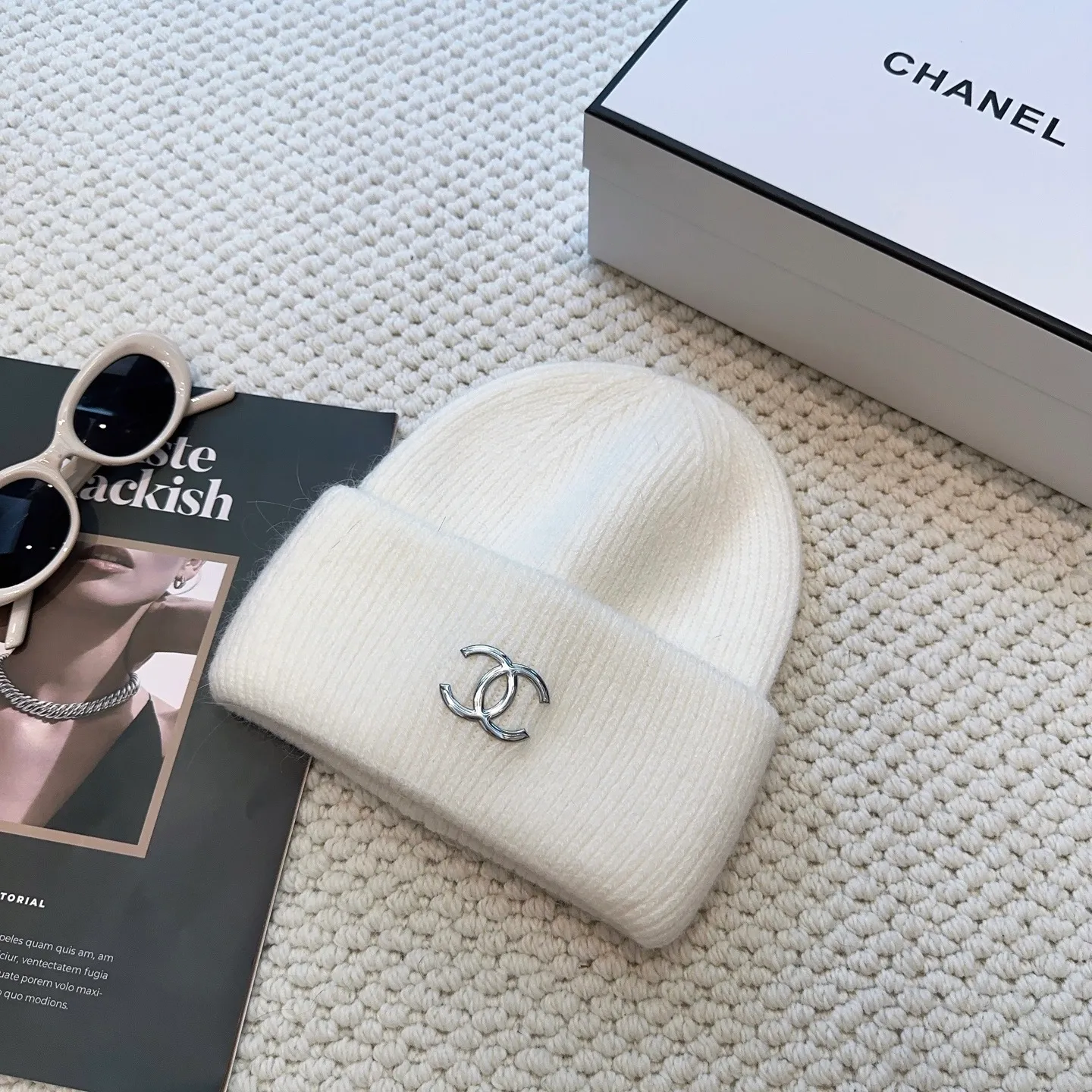 P60 comes with dust bag 🌺 [CHANEL] New rabbit fur knitted hat, Xiaohongshu, the main recommendation of major Internet celebrities! Thicker and warmer, fashionable and popular🌸First-class texture, the best brand for keeping warm in autumn and winter, order now, limited quantity available