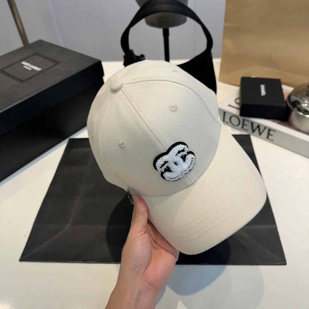 P60 Chanel's new autumn and winter classic casual and trendy style simple baseball cap🧢Japanese and Korean style, looks great with any combination! A must-have when traveling