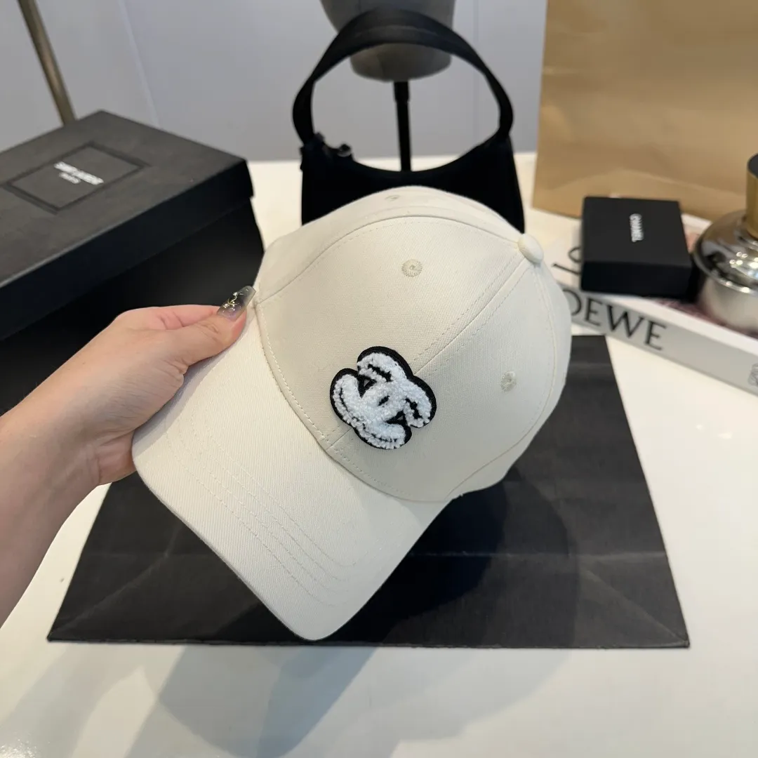 P60 Chanel's new autumn and winter classic casual and trendy style simple baseball cap🧢Japanese and Korean style, looks great with any combination! A must-have when traveling