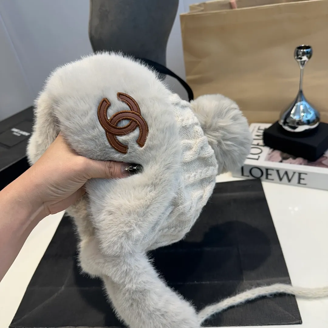 P70 Chanel Chanel's new rabbit fur ear protection hat, a must-have new style for autumn and winter
